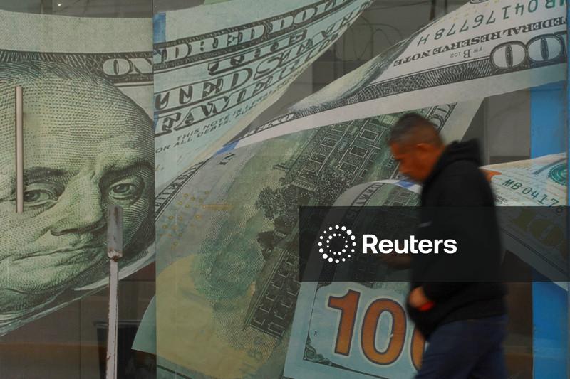 Dólar à vista fecha em baixa de 0,06%, a R$5,0814 na venda
