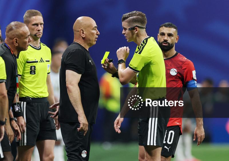 Técnico do Egito critica arbitragem e diz que não vai mais assistir a Copa do Mundo
