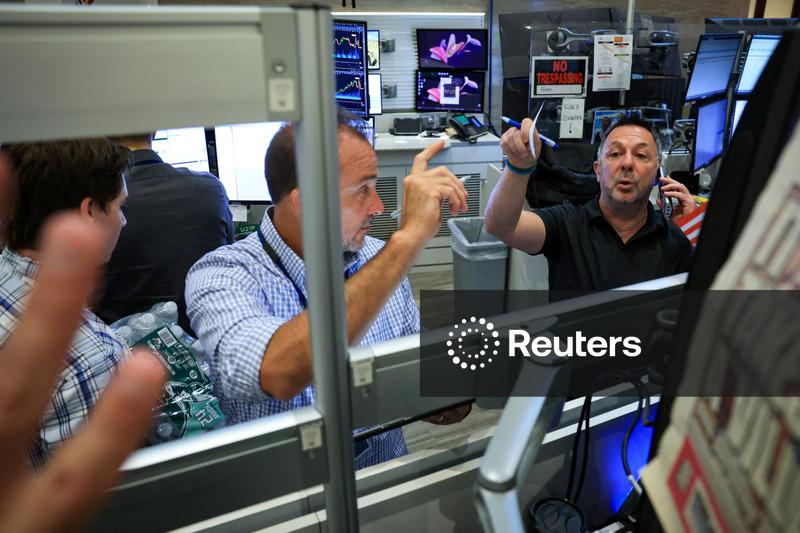 S&P 500 e Nasdaq caem com perdas em chips e foco em balanços e dados econômicos