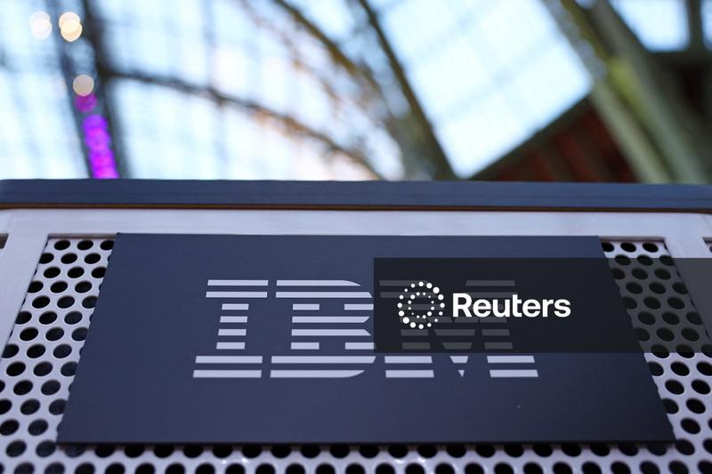 IBM alerta que boom da IA está pressionando orçamentos de software; ação desaba