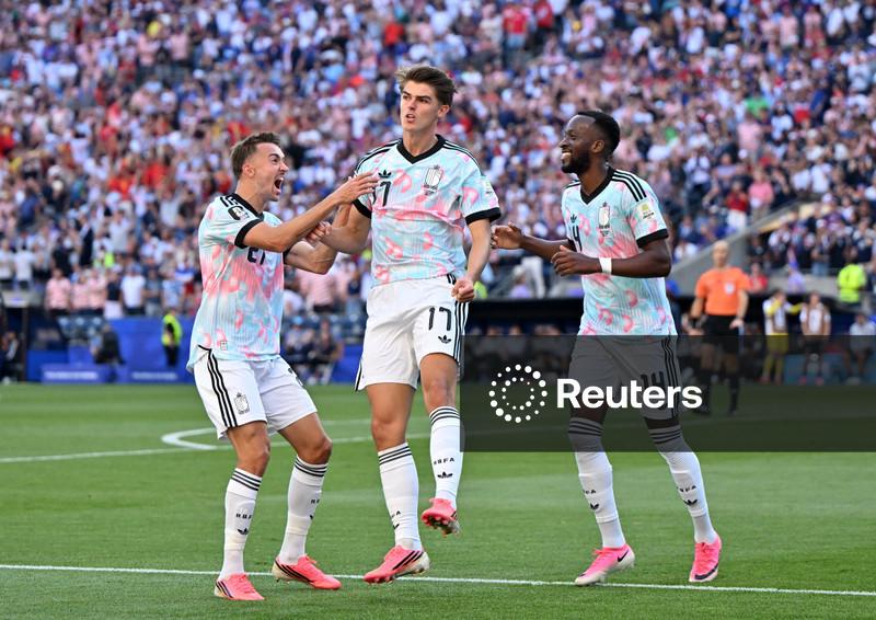 Bélgica chega às quartas de final com dois gols de De Ketelaere e encerra campanha dos EUA