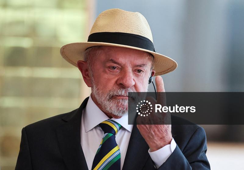 Lula tem 49,2% das intenções de voto contra 42,9% de Flávio Bolsonaro em 2º turno, mostra pesquisa Atlas