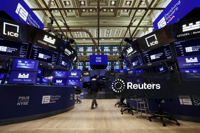 Wall Street encerra dia e semana em baixa, conforme onda de vendas no setor de semicondutores se amplia