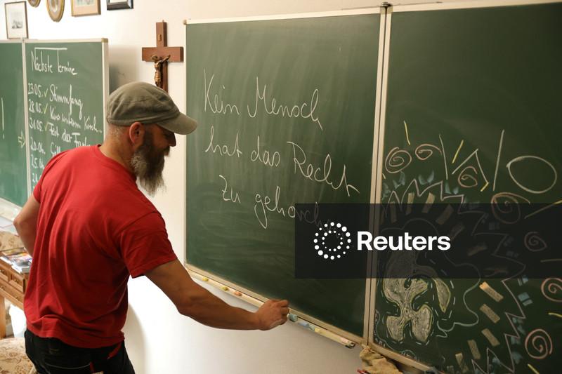 Escolas se tornam campo de batalha enquanto o partido de extrema-direita da Alemanha mira eleições regionais