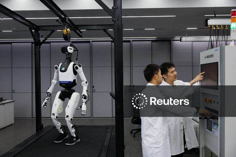 Governo Trump proíbe novos robôs humanóides chineses para proteger desenvolvimento da IA nos EUA