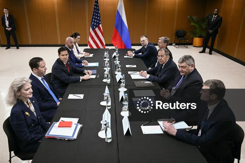 Rubio diz que EUA estão comprometidos em ajudar a pôr fim à guerra na Ucrânia após reunião com Lavrov