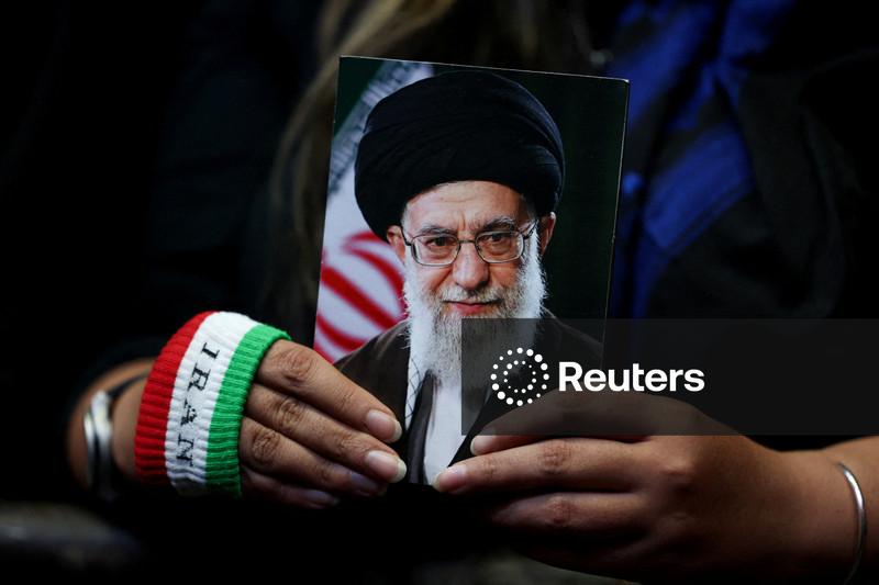 Irã alerta EUA e Israel contra ataques antes de cerimônias fúnebres de Khamenei