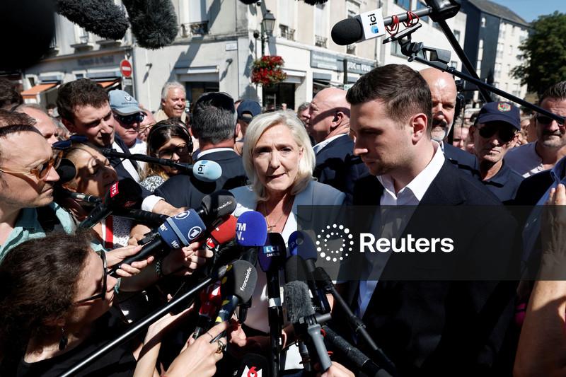 Pesquisas de opinião indicam que Le Pen pode vencer eleições de 2027 na França apesar da condenação