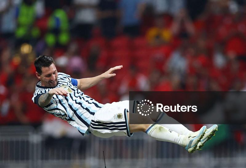 Arcebispo de Buenos Aires cita Messi em missa comemorativa da independência da Argentina