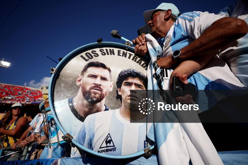 Veteranos de guerra argentinos pedem aos torcedores que se concentrem no futebol antes de jogo contra Inglaterra