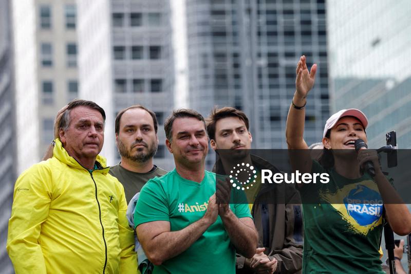 Crise na família Bolsonaro expõe dificuldade da direita em conquistar voto feminino