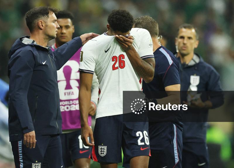 Defensor da Inglaterra é suspenso por dois jogos após receber cartão vermelho contra o México