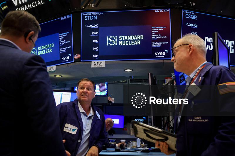 Wall Street fecha em baixa com fraqueza  do setor de chips ofuscando resultados sólidos  e dados econômicos