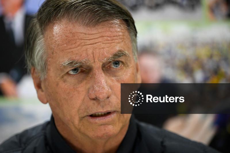 Moraes decide prorrogar prisão domiciliar de Bolsonaro