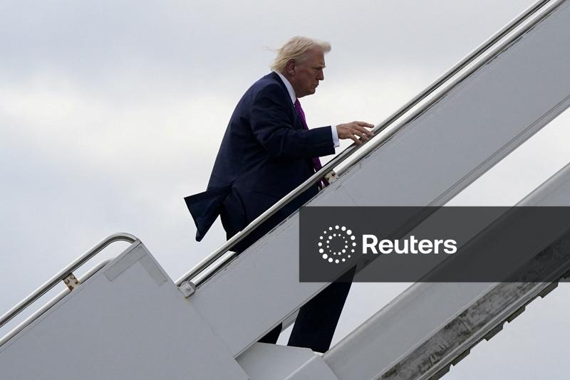 Famosa por resort de Trump, Palm Beach batiza aeroporto com o nome dele