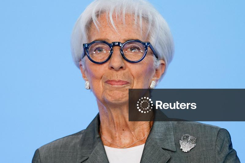 Lagarde diz que seguirá no comando do BCE em meio a rumores sobre saída antecipada