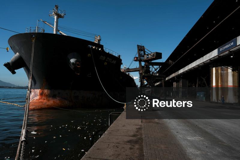 Ventos fortes e condições adversas no mar fecharam acesso a canal do porto de Santos