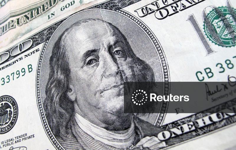 Dólar abre estável no Brasil com IPCA-15 e Fed no radar
