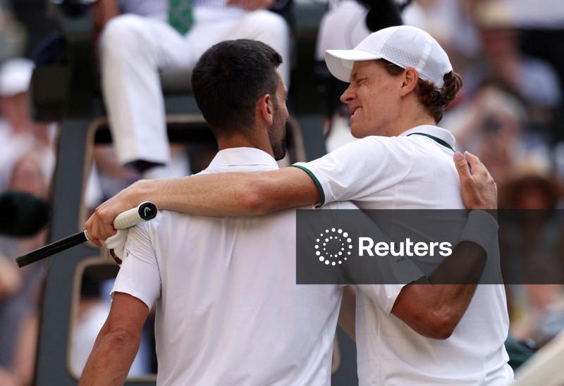 Sinner vence Djokovic em 3 sets e fará final de Wimbledon contra Zverev
