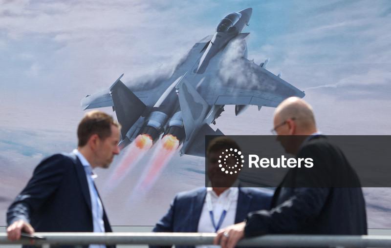 Feira de aviação de Farnborough começa com encomendas da Boeing e da Airbus e foco na defesa aérea