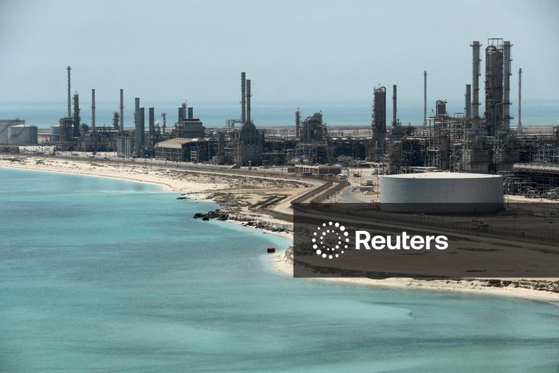 Petróleo sobe mais de 3% e fecha na máxima em seis semanas com tensões no Oriente Médio
