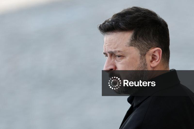 Zelenskiy conversa com enviados dos EUA e discute armas