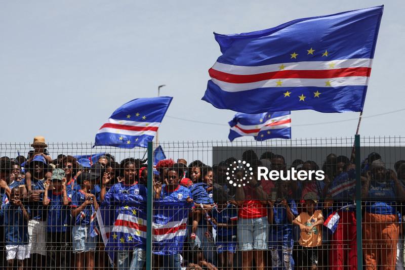 Jogadores do Cabo Verde são recebidos como heróis ao retornar da Copa