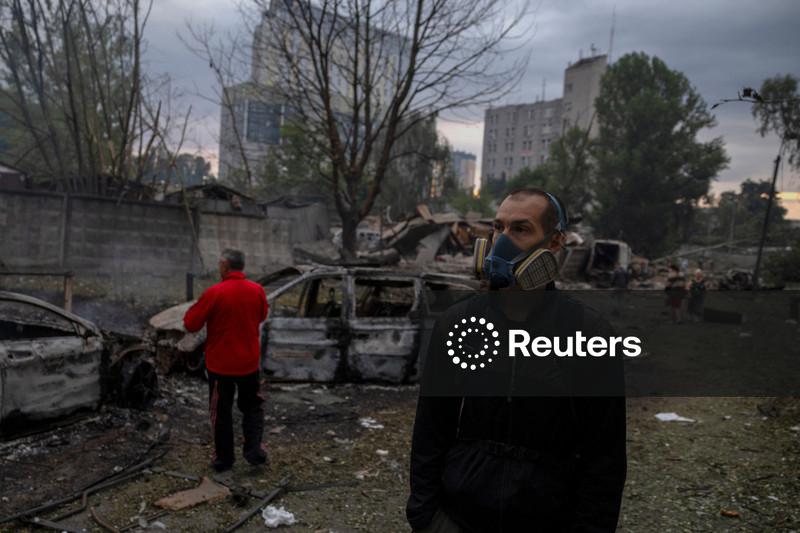 Ataques russos deixam 12 mortos em Kiev à medida que Ucrânia fica com poucas defesas aéreas