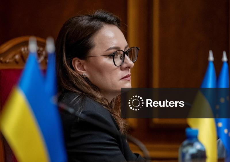 Primeira-ministra da Ucrânia deixa cargo; críticos de Zelenskiy não veem sentido em mudança
