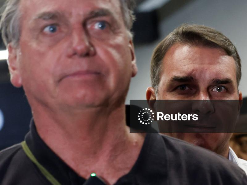 Moraes suspende visitas de Flávio a Jair Bolsonaro por 90 dias, diz CNN Brasil