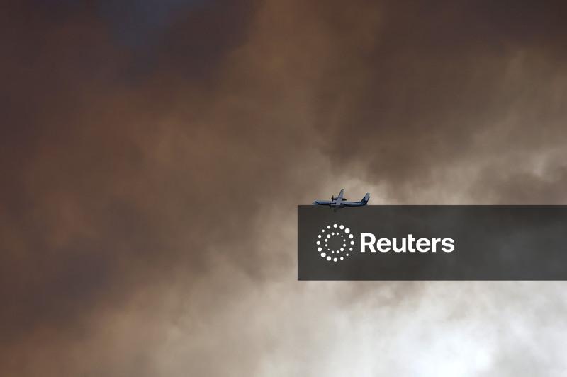 Incêndio florestal assola região próxima a Paris em meio a onda de calor na Europa