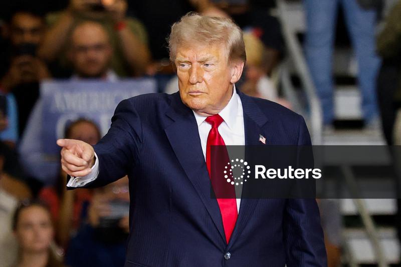 Trump cita conversas “positivas” sobre Irã e reitera ameaça de atacar alvos