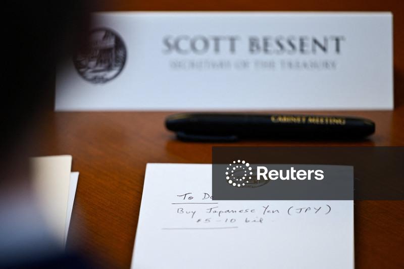 EXCLUSIVO-Lista de tarefas de Bessent: comprar US$5-10  bilhões em ienes, mostra foto da Reuters