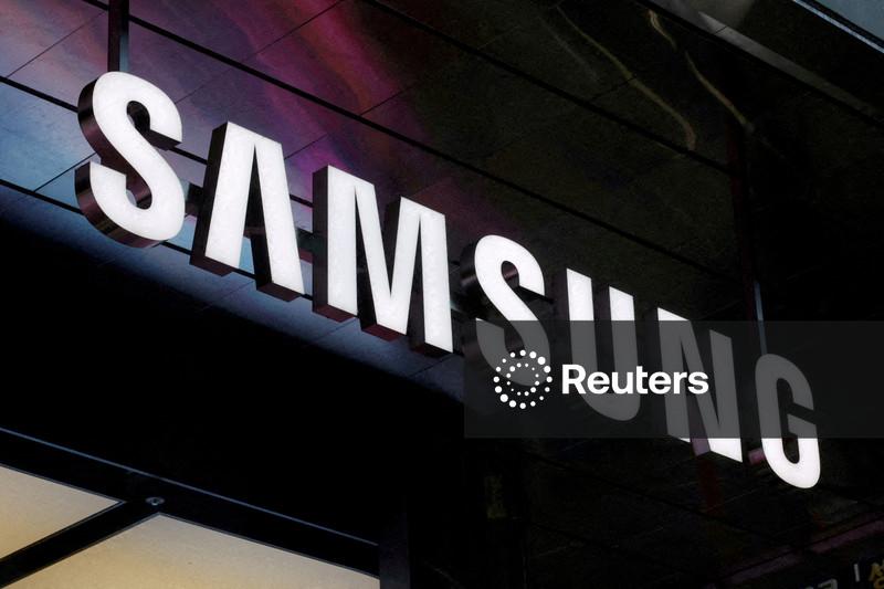 Samsung lança celular dobrável com tela maior e sobe preços por aumento nos custos de chips