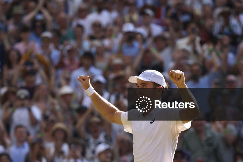 Fery avança às semifinais de Wimbledon e mantém sonho britânico vivo