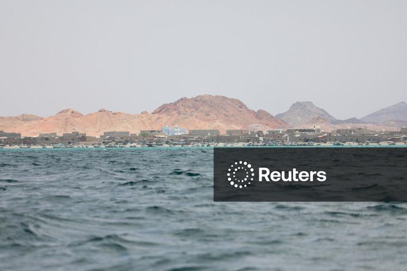 Dois superpetroleiros com petróleo saudita deixam Mar Vermelho em direção à China