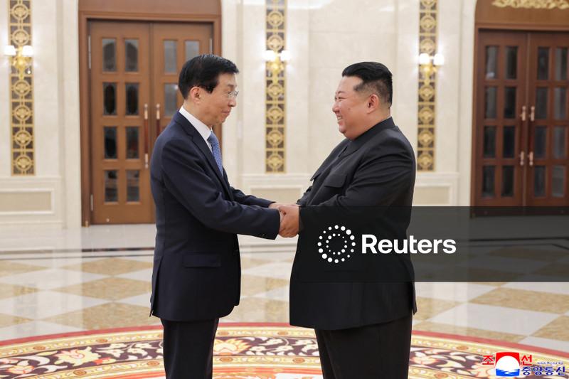 Líder  norte-coreano se reúne com Wang Huning, da China