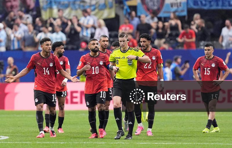 Chefe de arbitragem da Fifa rejeita alegações de parcialidade na vitória da Argentina sobre o Egito