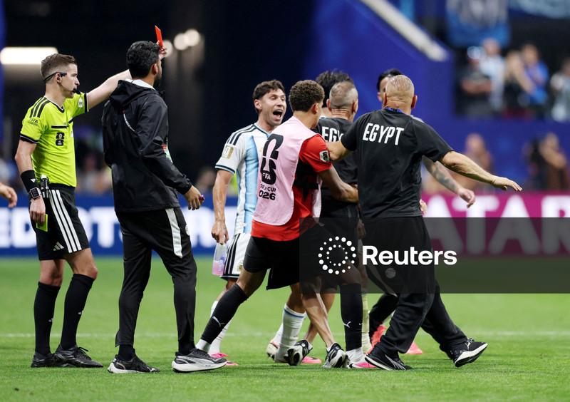 Federação Egípcia de Futebol critica VAR após derrota dramática para a Argentina na Copa do Mundo