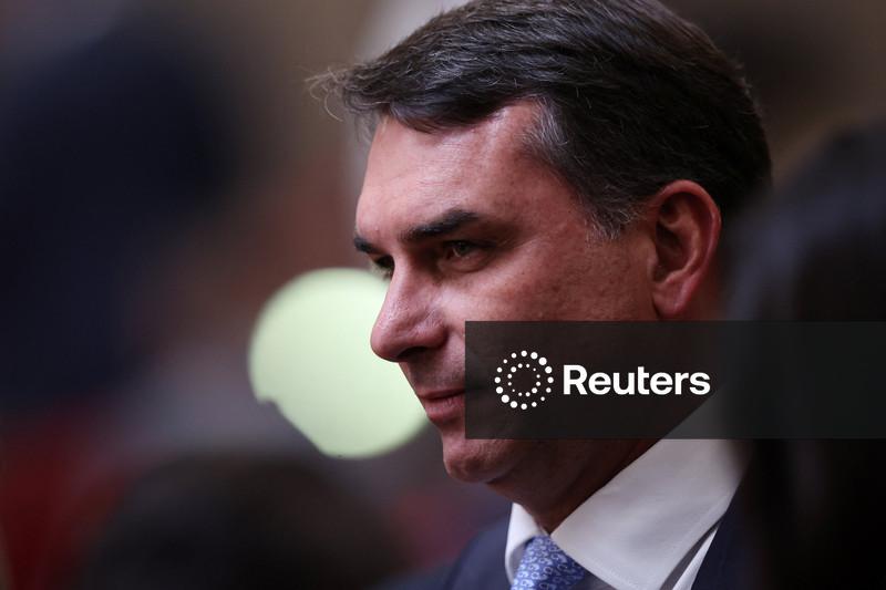 Flávio Bolsonaro propõe que Pix não se conecte a sistemas não ocidentais como alternativa a tarifas dos EUA