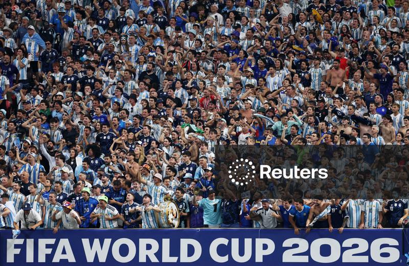 Se você cobrar, eles virão: Fifa vence a batalha pelas carteiras dos torcedores em Copa do Mundo cara