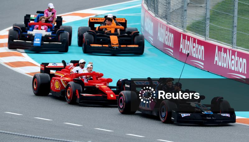 Pilotos darão voltas em Silverstone em carros de Lego antes do GP da Inglaterra