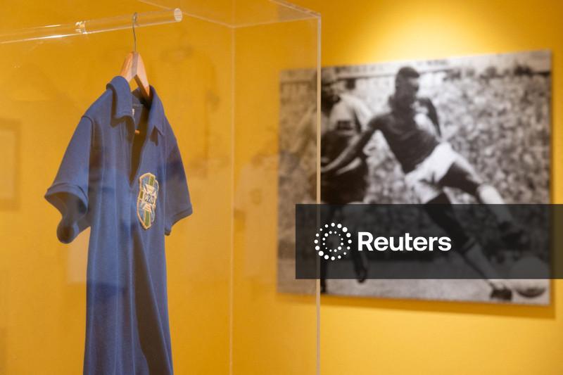 Camisa usada por Pelé na final da Copa do Mundo de 1958 é vendida por US$ 4,9 milhões