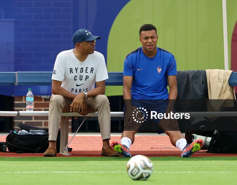 Mbappé não participa de parte do treino da França, mas deve jogar contra a Espanha