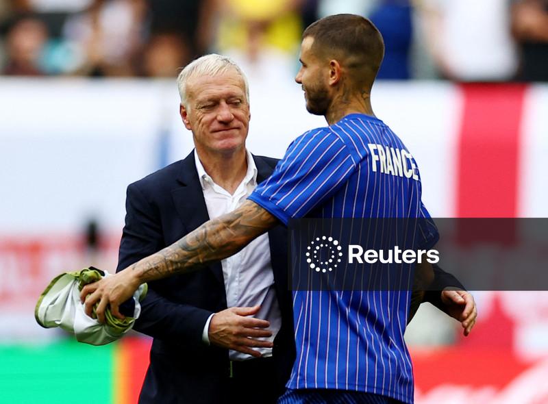 Deschamps assume a responsabilidade por primeiro tempo inaceitável em sua última partida no comando da França
