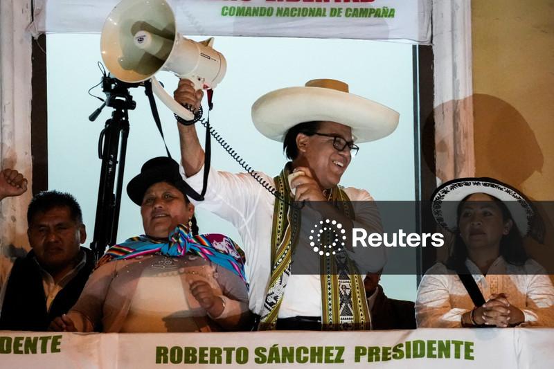 Sánchez reconhece derrota dias depois de Keiko Fujimori ter sido proclamada presidente do Peru