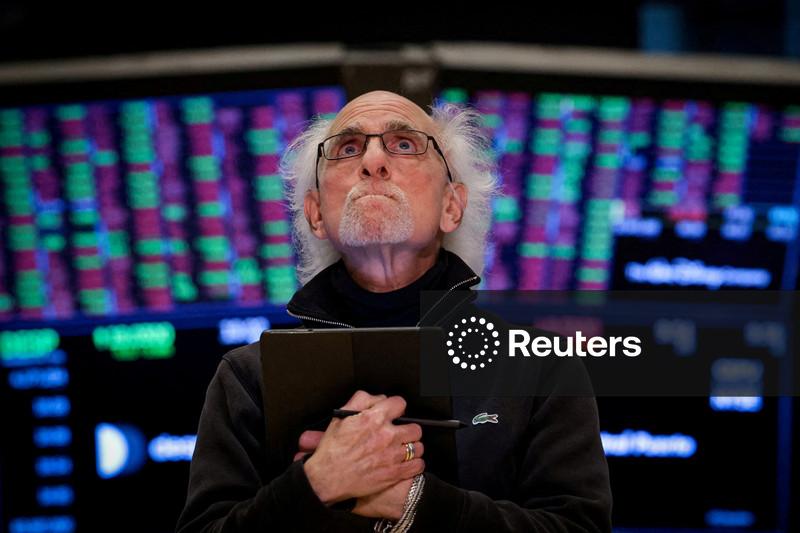 Wall Street fecha em baixa, com tensões com Irã reduzindo apetite pelo risco; chips têm queda