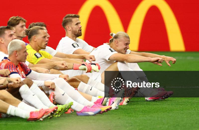 "Haaland-mania" toma conta da Copa do Mundo, com toda a Noruega atrás do seu herói viking