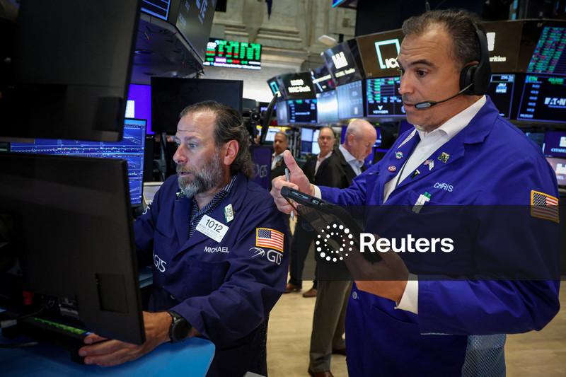 S&P 500 registra leve queda, com Irã e temporada de resultados financeiros em foco