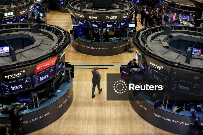 Wall Street fecha em alta com dados moderados sobre inflação e resultados financeiros sólidos